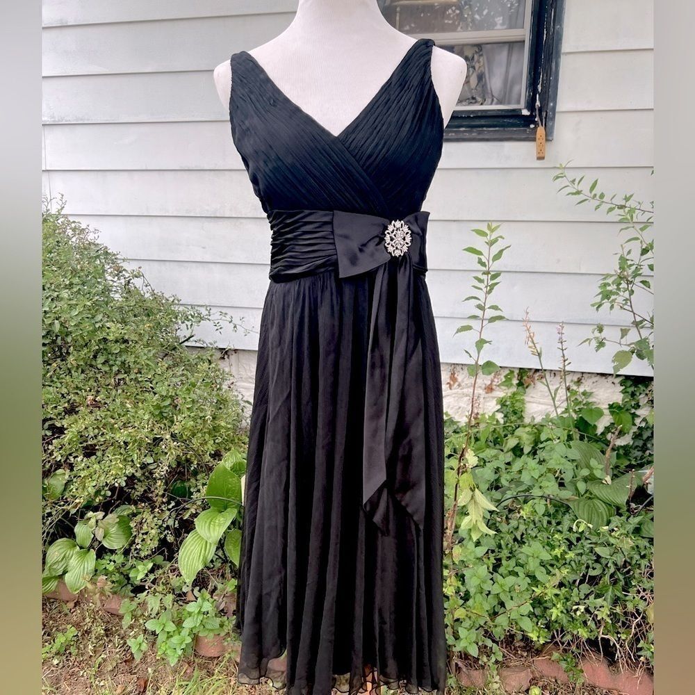 ****Adrianna Papell Black Sleeveless Silk Dress Rhinestone Size 6 (Q)